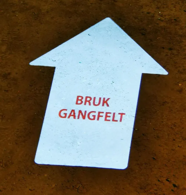 LED prosjektor 25W Økonomi, 20° linse Med brakett og 230V driver 