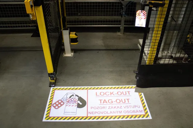 LED prosjektor 100W ØKONOMI komplett Vifte kjølt, med linse og filter 