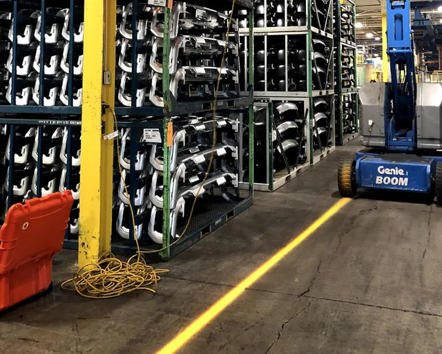 LED strek-prosjektor 80W PRO 73° 1:1,5 linse, 230V driver+sikkerh. vaier 