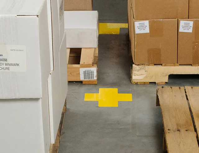 Gulvmerke sterk type, "+" Polyester m/ overlaminat. Permanent lim 