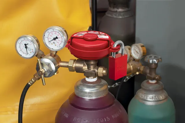 LOTO lockout for gassflaske RØD Masterlock plast 