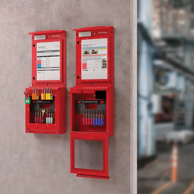 LOTO Control Station - Komplett m/vindu Masterlock låsstasjon metal rød 31x78x57 