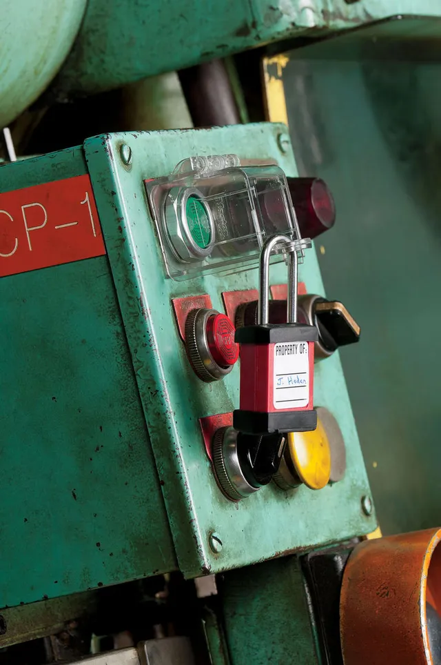 LOTO elektro nødstopp firkant 40x40mm Masterlock avtagbar plast flyttbar 