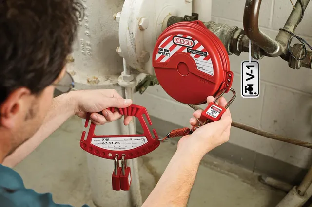 LOTO bærehåndtak for hengelåser Masterlock rød plast 