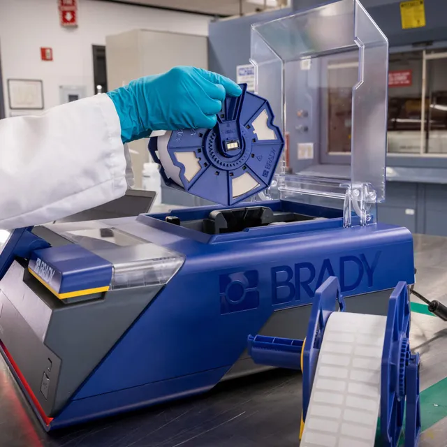 BRADY BradyJet J7300 Fargeprinter EU - BWS Suite 