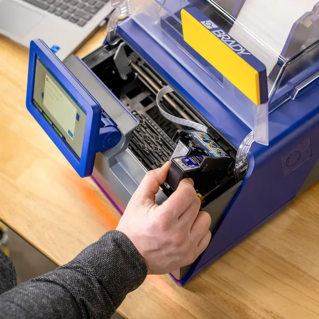 BRADY BradyJet J7300 Fargeprinter EU - BWS Suite 