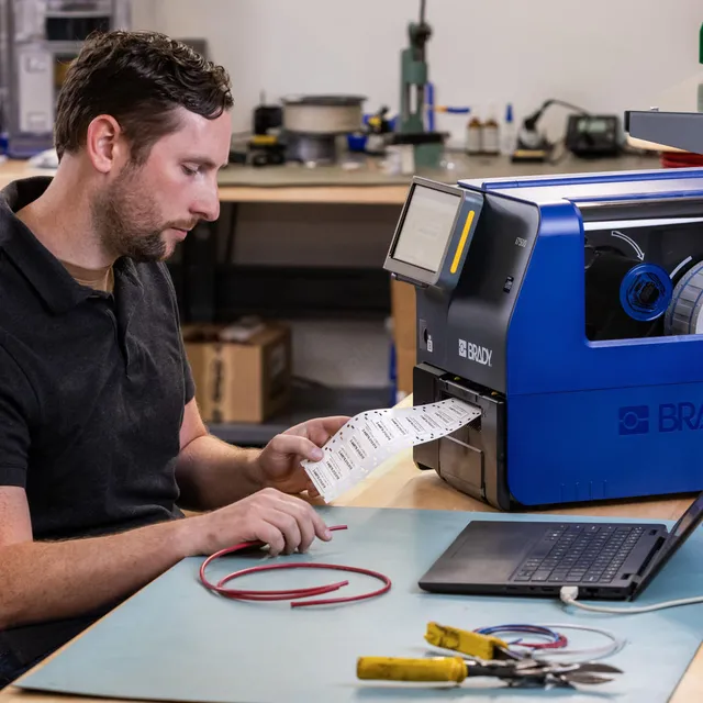 BRADY i7500 Industriprinter EU with Auto cutter 