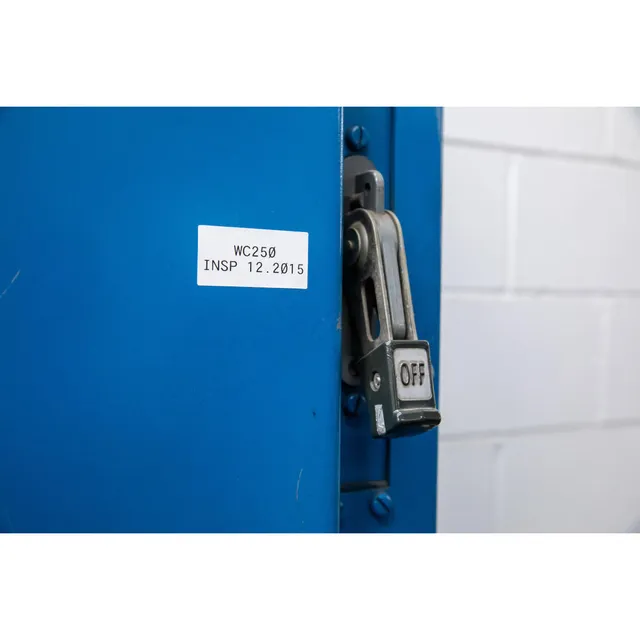 BRADY Svart på Hvit Vinyl 25,4 x 50,8mm Permanent, TamperEvident, M5x 