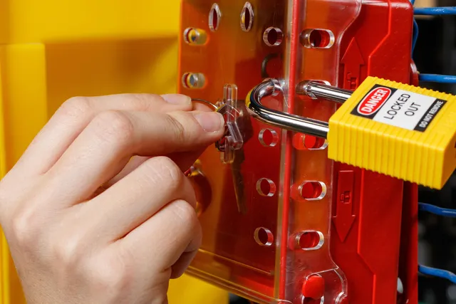 LOTO låsboks m/6 gule KA låser Brady plast 101,6 x 144 