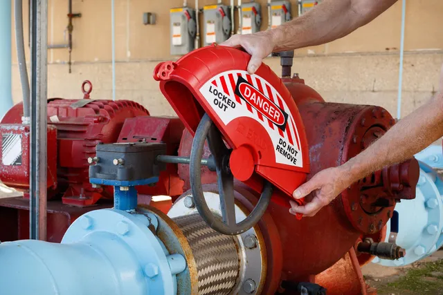 LOTO sluseventil 330 - 457 mm Brady plast rød 