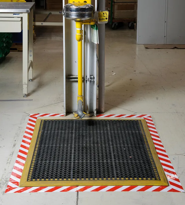 Gulvtape sterk, rød/hvit 50mm x 30m 