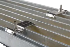 Festemateriell for gitterrist Sett med 1 klamme, bolt og mutter