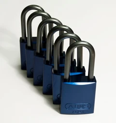 LOTO alu lås blå 6,35mm bøyle KD 6pk Brady, 38,1mm høyde, ulik nøkkel pr lås